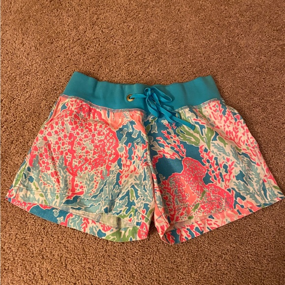 Lilly Pulitzer Pants - EUC Lilly Pulitzer Sample Beach Shorts in Let’s Cha Cha
